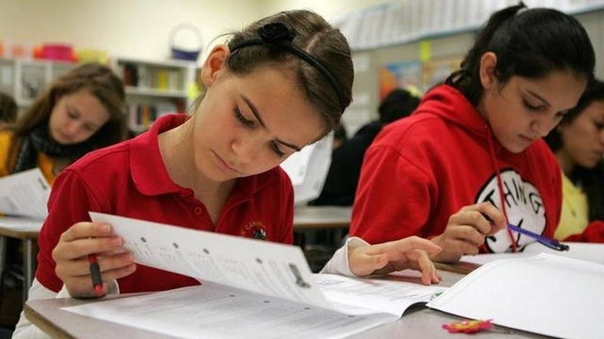 Los centros educativos abrirán sus puertas el 22 de agosto para recibir a más de 356,000 estudiantes en todo el Condado Miami-Dade. Para ayudar a que las familias tengan todo listo para esa fecha, el Distrito Escolar anunció esta semana una guía en línea con información básica.
