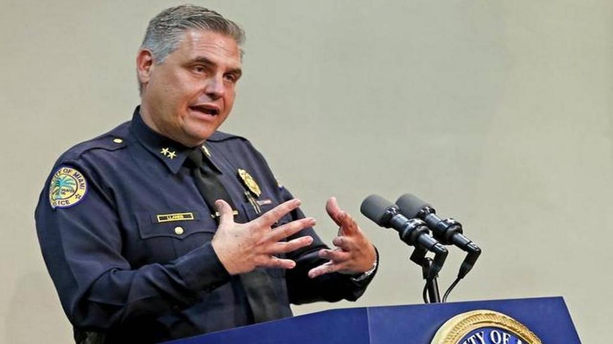 El Jefe de la Policía de Miami, Rodolfo Llanes, se jubila pero seguirá al mando de la fuerza por un tiempo más.