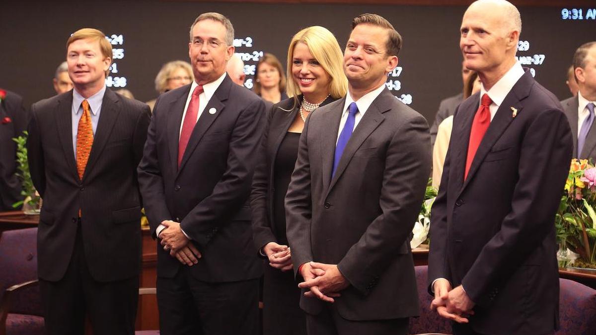 El comisionado de Agricultura, Adam Putnam, el jefe de Finanzas, Jeff Atwater, la fiscal Pam Bondi, el vicegobernador Carlos López Cantera y el gobernador Rick Scott.