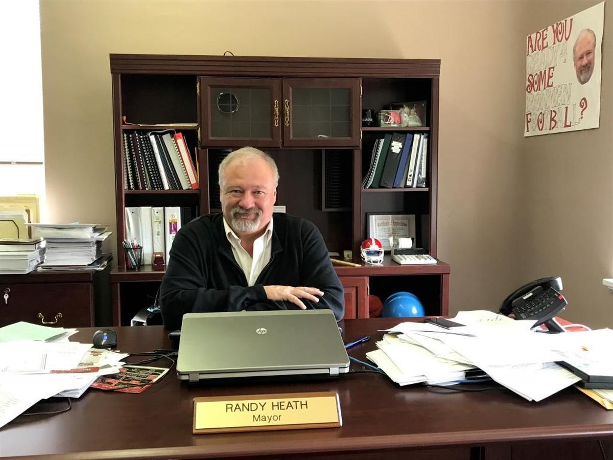 Randy Heath, alcalde de Jackson, Ohio, lleva 10 años en el cargo. Heath dijo que el escándalo en la refinería de oro le ha costado al lugar “buenos empleos”.