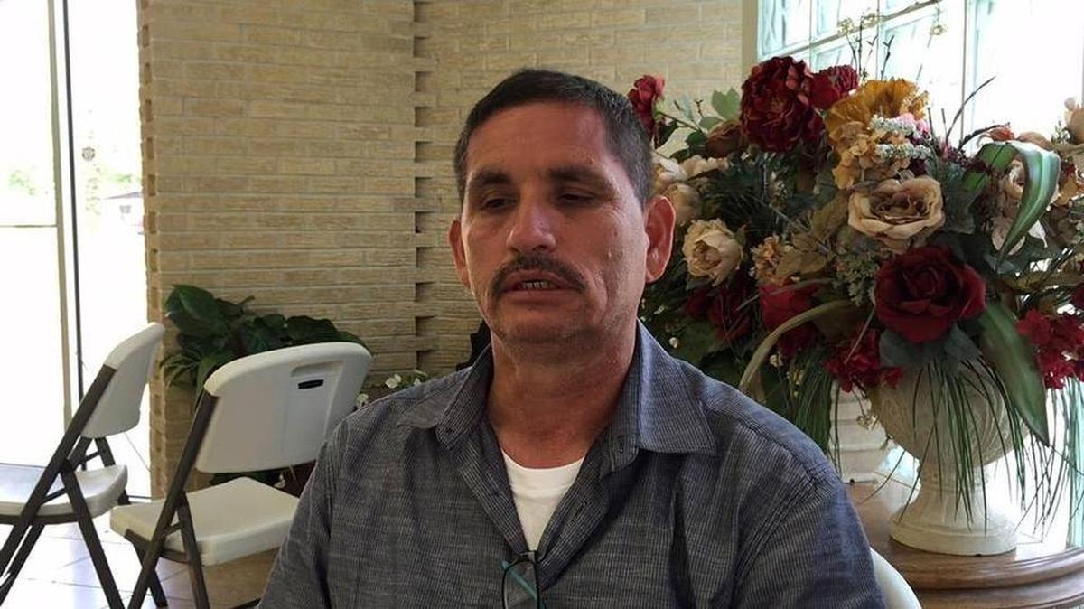 José Pérez, pastor del Ministerio Río de Vida, una organización religiosa hispana que se reúne en la Iglesia Comunitaria Bayshore Gardens, contempló cómo ante sus ojos dos se sus amigos se ahogaban en las aguas del Lago Manatee.
