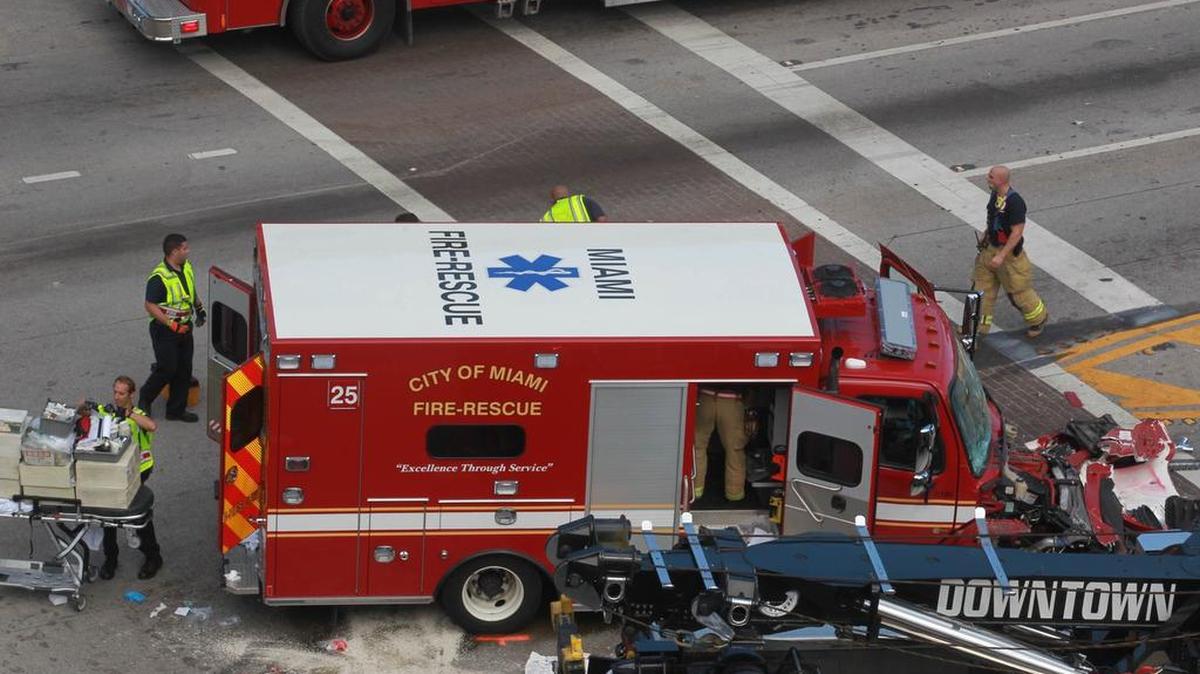 Un camión de bomberos de la ciudad de Miami durante un accidente en el downtown, en agosto del 2015.