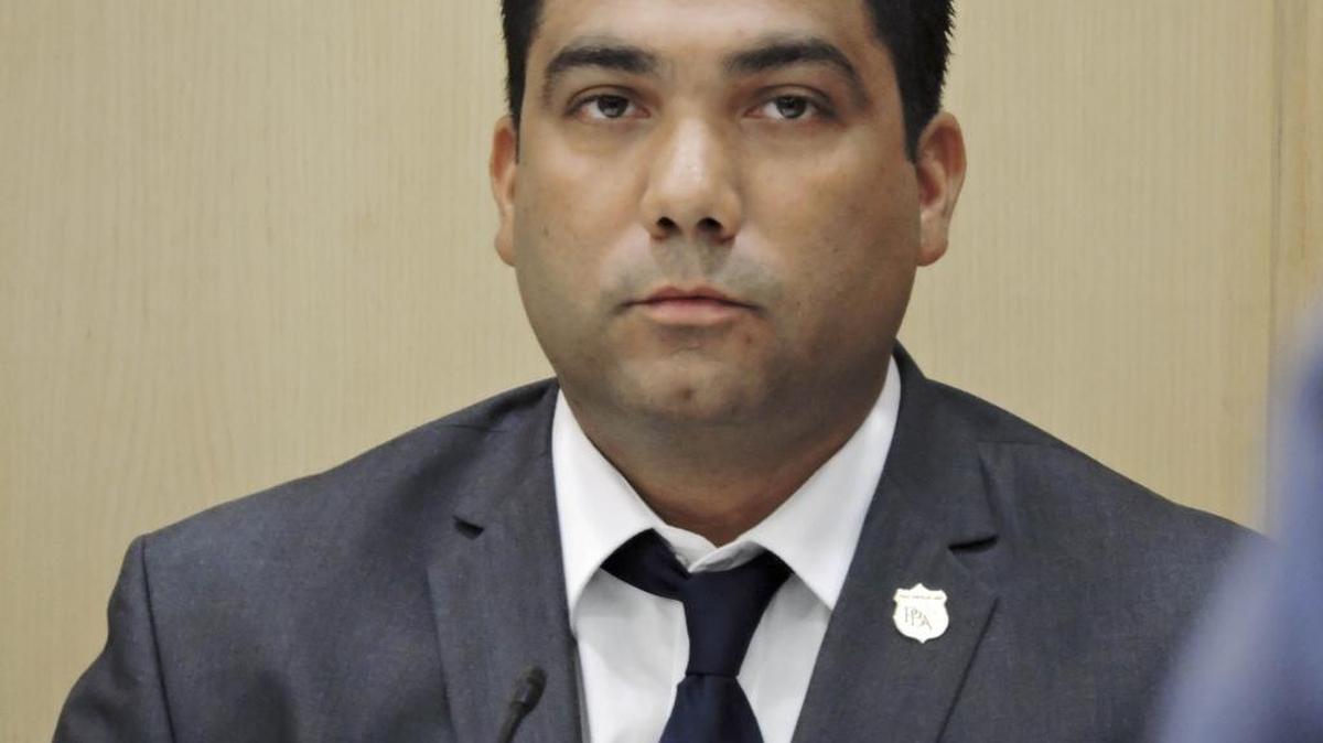 El subjefe de la Policía de Broward, Peter Peraza, testifica en su juicio en Fort Lauderdale. Un juez dictaminó que actuó en defensa propia y no debe enfrentar juicio en la muerte a tiros en el 2013 de Jermaine McBean.