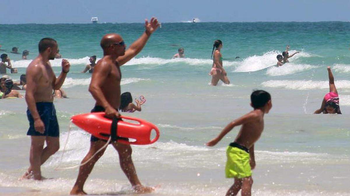 La Agencia de Rescates del Océano emplea 50 salvavidas en Miami Beach de 9 a.m. a 7 p.m.