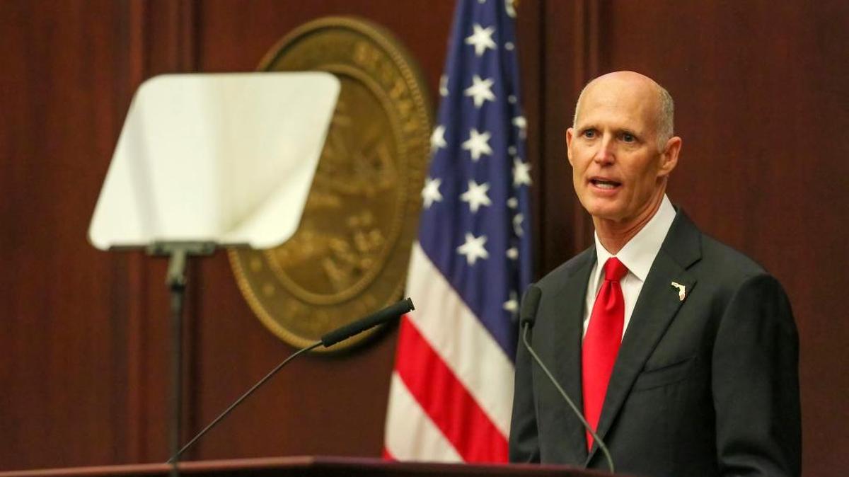 El gobernador de la Florida, Rick Scott, ofrece un discursos en la Cámara de Representantes floridana, el 7 de marzo, en Tallahassee, Florida.