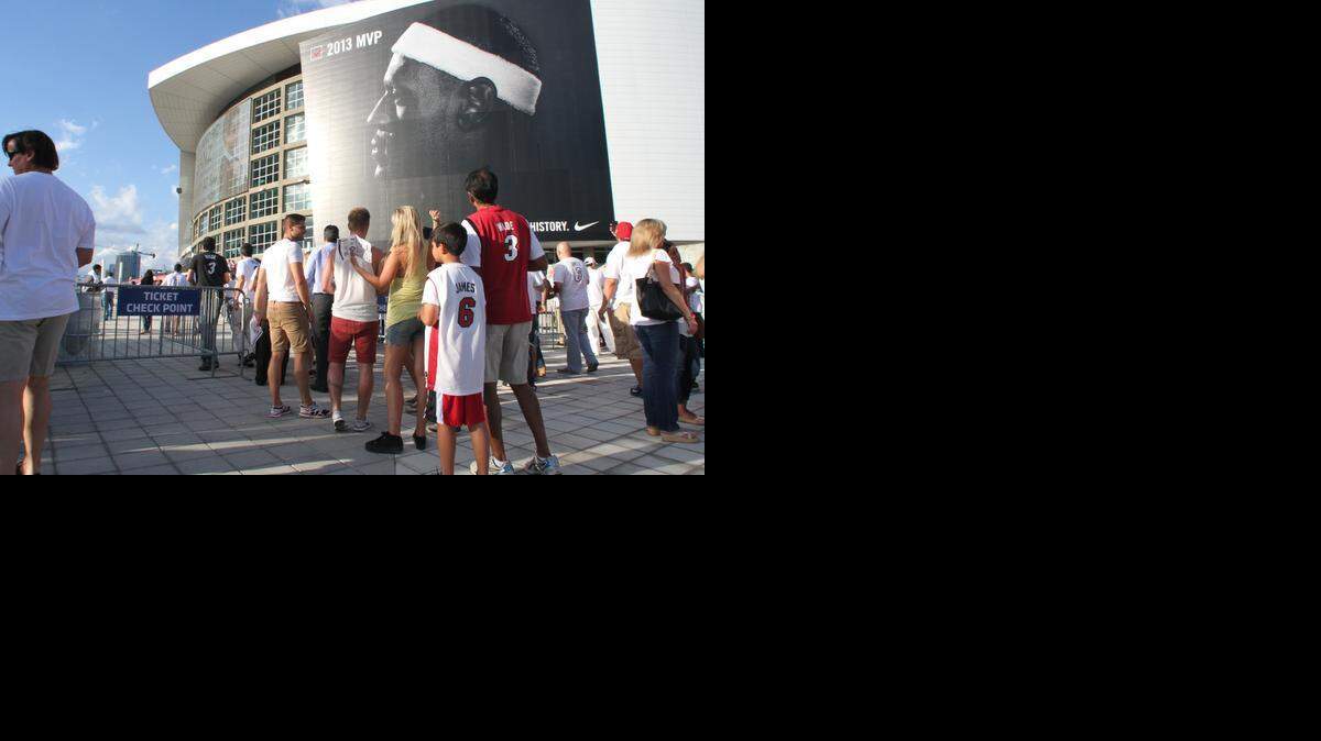 
El Heat de Miami podría estar a punto de perder un acuerdo sobre terrenos públicos frente a la bahía detrás de la arena del equipo, la cual es propiedad del Condado.
