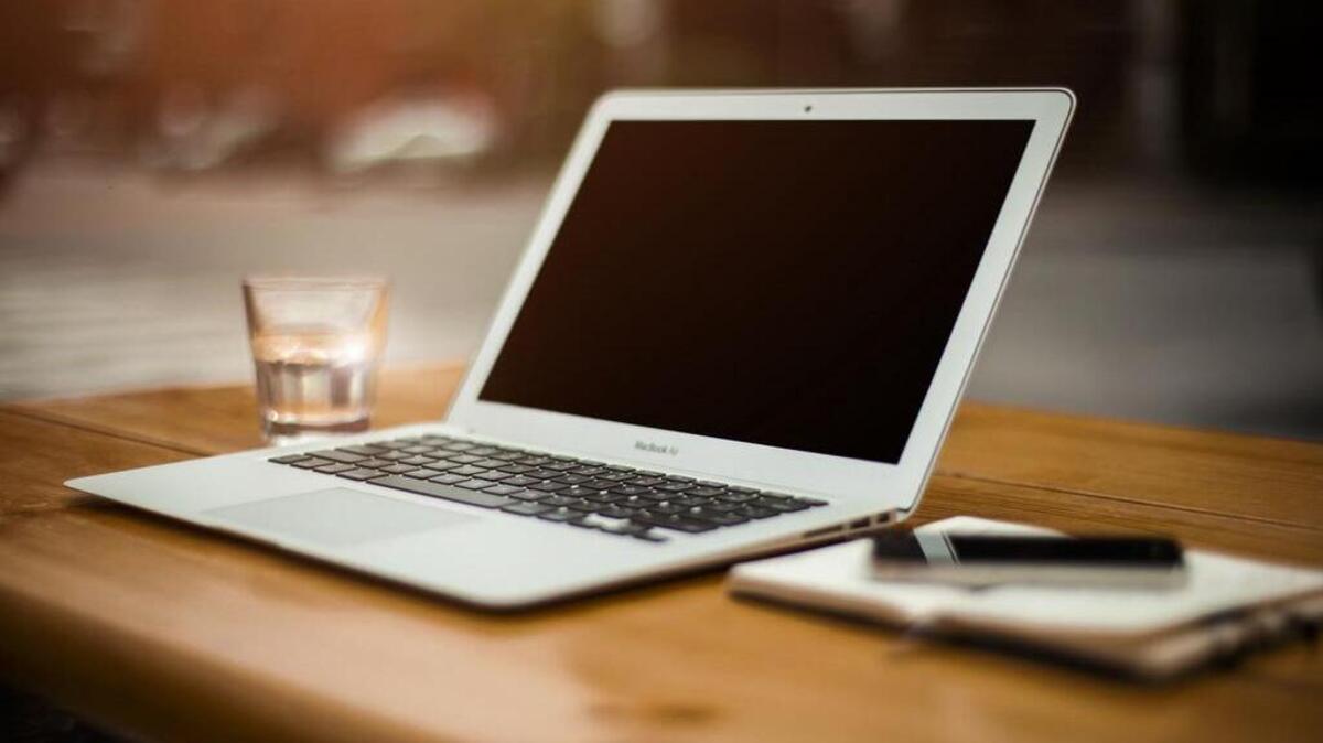 Más de 1.1 millones de personas están sin servicio de Internet o cable en la Florida, aunque no se sabía cuántos en cada condado, según la información que los proveedores entregaron el domingo a la Comisión Federal de Comunicaciones (FCC).