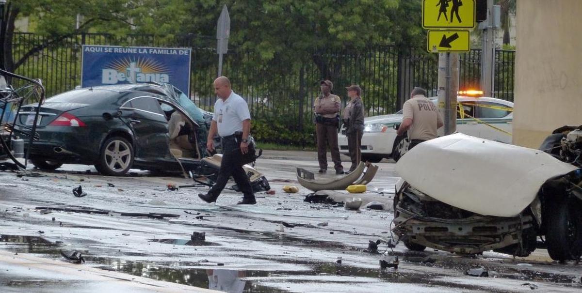 Una carrera terminó en tragedia en la intersección de la NW 36 St y la 17th Avenue. El chofer del sedan murió en la escena. Foto de archivo.