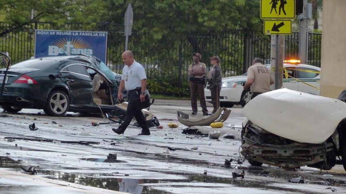 Una carrera terminó en tragedia en la intersección de la NW 36 St y la 17th Avenue. El chofer del sedan murió en la escena. Foto de archivo.