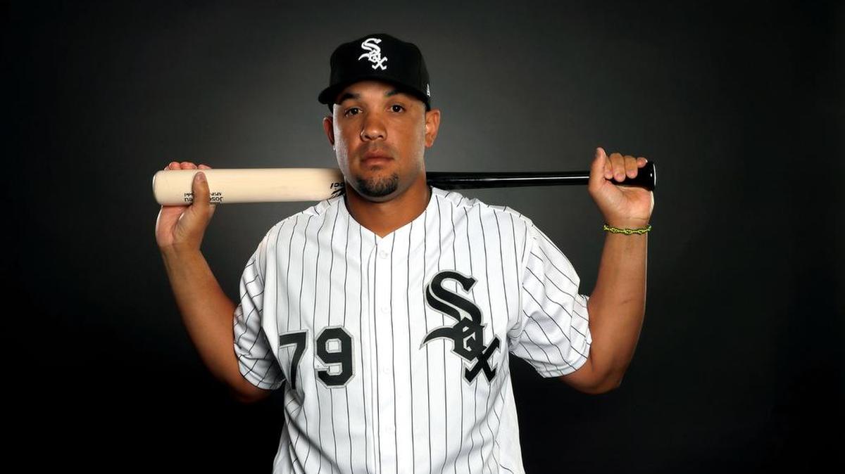 José Abreu de los Medias Blancas de Chicago, en la foto oficial del equipo, el 23 de febrero de 2017.