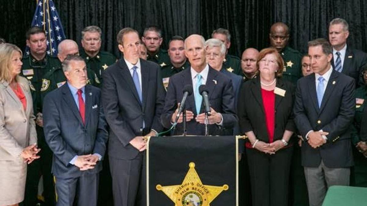 El gobernador de Florida, Rick Scott, firmó el martes una ley que refuerza los castigos y crea otros nuevos para delitos relacionados con las drogas sintéticas a base de opiáceos.