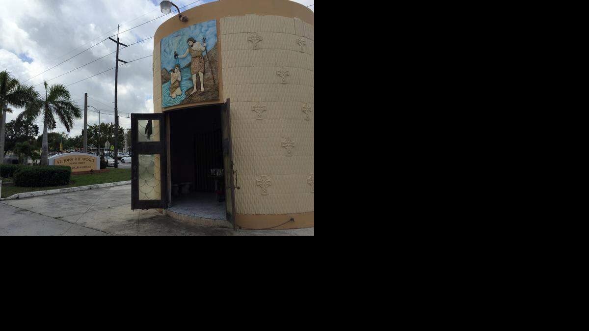 
Las limosnas de la capilla dedicada a San Judas Tadeo en la parroquia San Juan Apostol, en el este de Hialeah, fueron robadas entre la noche del domingo y la mañana del lunes, según las autoridades.
