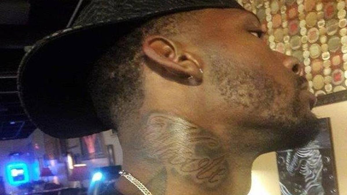 Preston Moss, de 26 años, tiene varios tatuajes en su cuerpo. Uno de ellos en el cuello con el nombre ‘Nicole’.