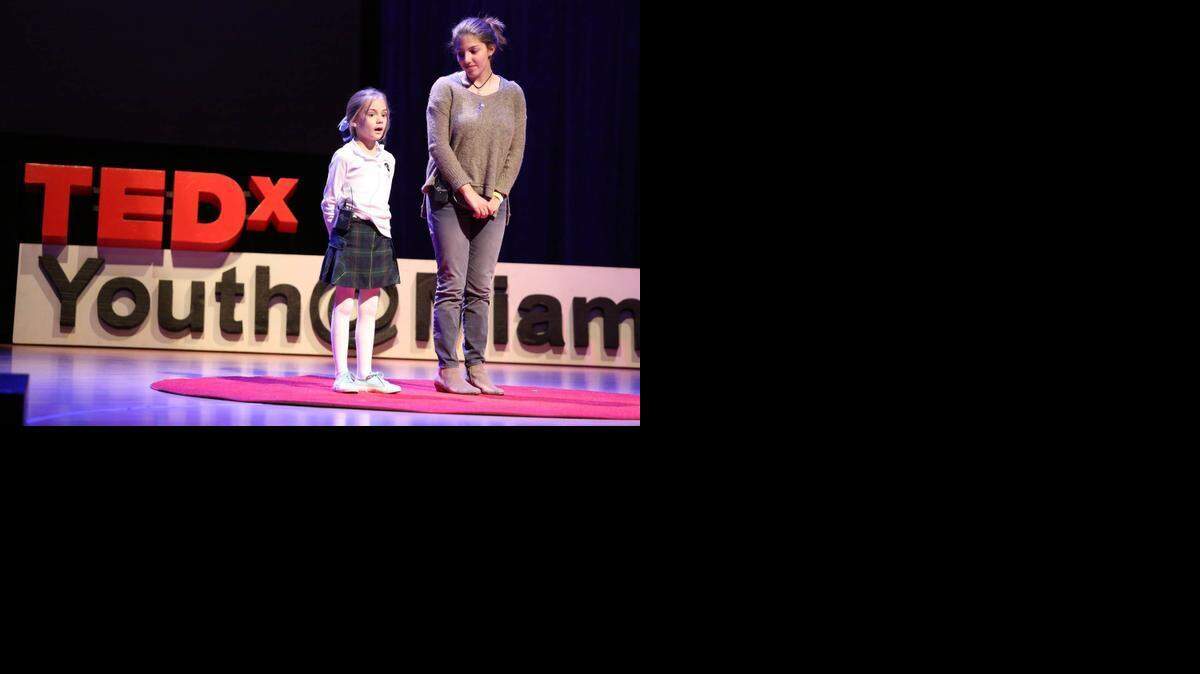 
Camila y Cecilia López Jordán ofrecieron un discurso sobre la importancia de hablar varios idiomas en el evento TEDxYouth@Miami, el jueves en Adrienne Arsht Center.
