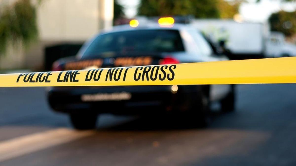Dos artefactos explosivos estallaron en un centro comercial de Florida causando daños en el techo y las personas, cerca de 100, fueron evacuadas.