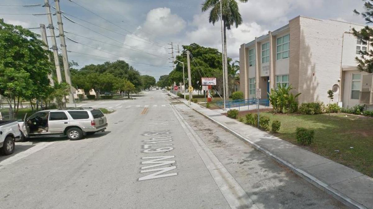Fachada de la escuela Edison Park K-8 Center en Miami.