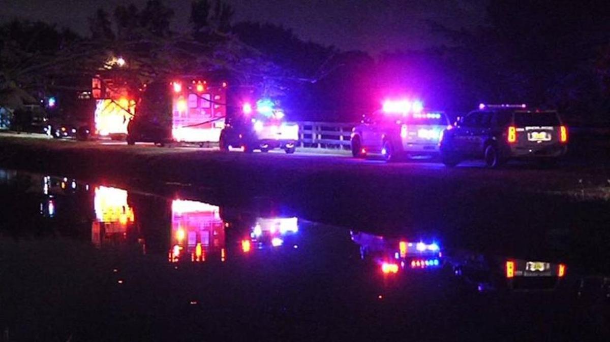 Dos hombres murieron después que el automóvil cayó en un canal la madrugada del sábado en Miramar