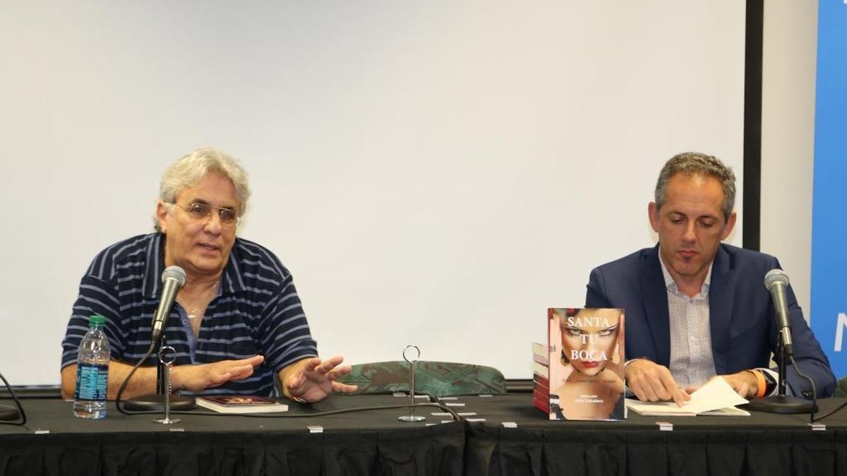 Abilio Estévez (izq.) y Pablo Diaz Espí (derch) participaron en el panel ‘Dos miradas al universo teatral’.