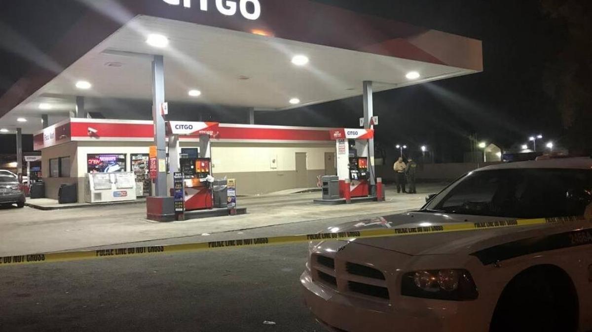 Un adolescente fue baleado en esta gasolinera Citgo en NW 103 St. y 12 Ave. el jueves por la noche.