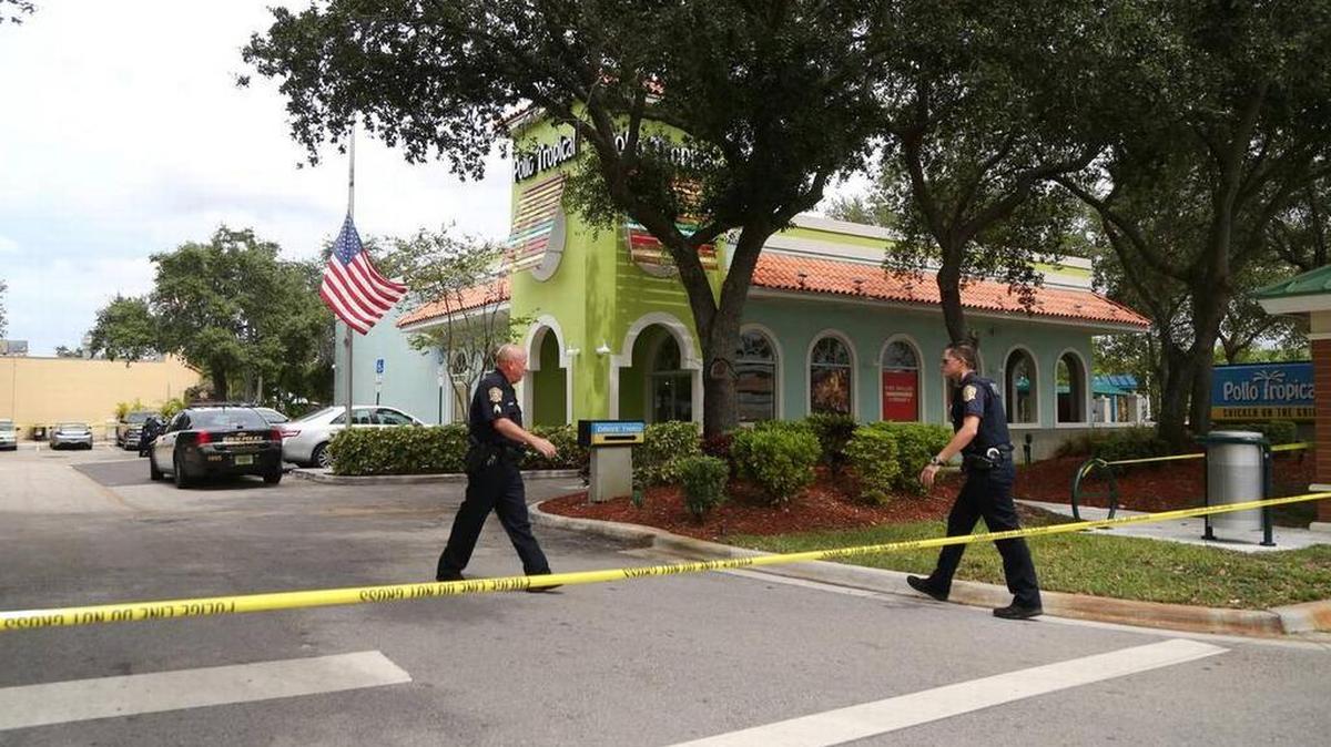 Un hombre fue asesinado el viernes por la tarde en un Pollo Tropical en Davie, cerca de la Interestatal 595.