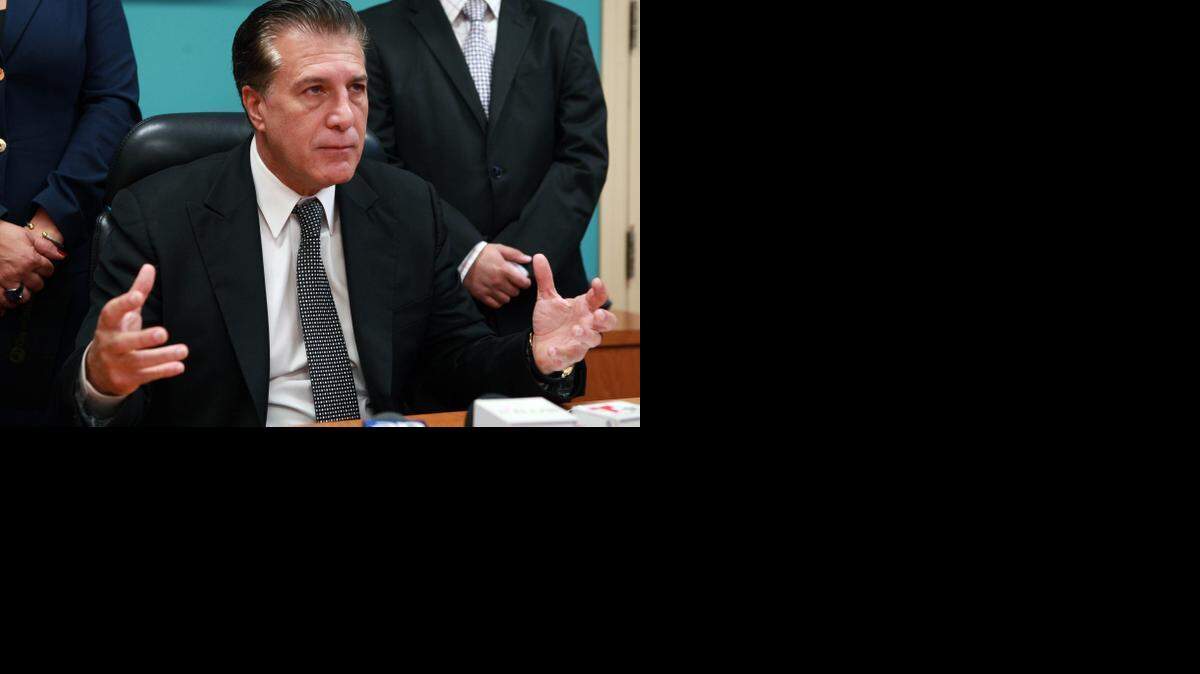 
Carlos Hernández, alcalde de Hialeah, ha expresado que respaldará la construcción del millonario y gigantesco centro comercial ‘American Dream Miami’.
