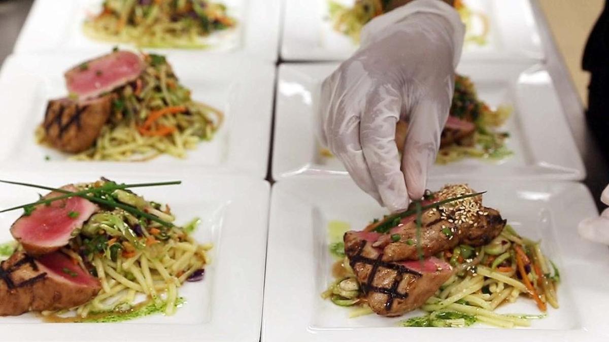 Los platos del chef Edgardo Llópiz Rivera en The Bamboo Cafe en el West Kendall Baptist, que ganó un premio Taste of Miami.