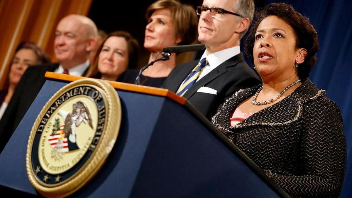 En una conferencia de prensa en Washington el miércoles, la Fiscal General Loretta Lynch anuncia el acuerdo legal con Volkswagen para que esa empresa pague un multa de varios miles de millones de dólares.