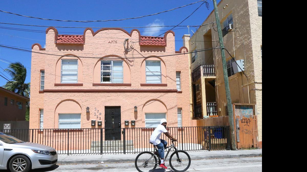 
Un edificio de apartamentos en La Pequeña Habana que está siendo considerado para la preservación.

