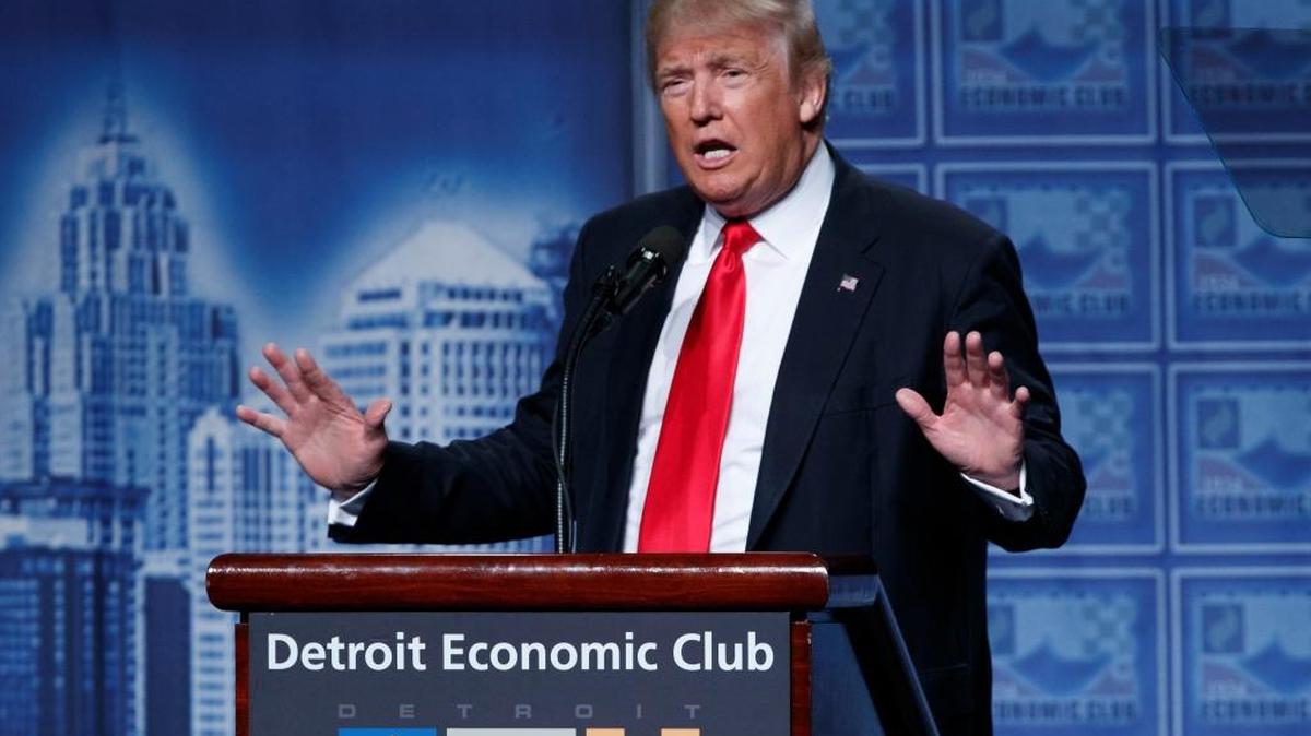 El candidato republicano presidencial Donal Trump ofrece el lunes un discurso sobre política económica, en Detroit.