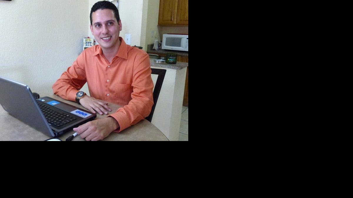 
Yusnier Viera, joven matemático cubano que reside en Miami lanza un juego de cálculo numérico llamado "Hectoc" que pretende popularizar a nivel mundial, inspirado en operaciones que hace más de una década realizaba con los números de los boletos de autobús en sus cotidianos viajes a la Universidad de La Habana.
