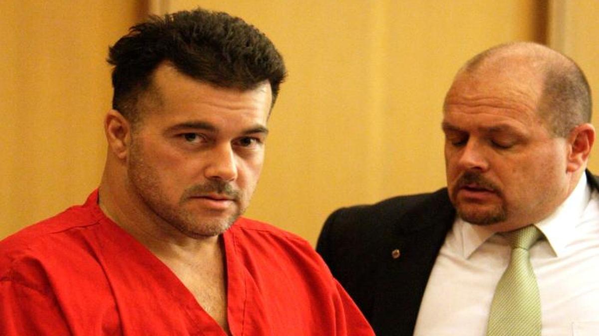 
William Angel Rivera, el violador de Kendall que se declaró culpable de abusar de seis personas en los 90s, servirá una condena de 35 años.
