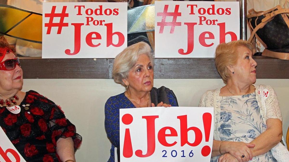 Seguidores de Jeb Bush se reúnen en Chico’s Cuban Restaurant en Hialeah mientras Jeb viaja a través del Sur de la Florida haciendo campaña por los votos republicanos el lunes 28 de diciembre 2015.