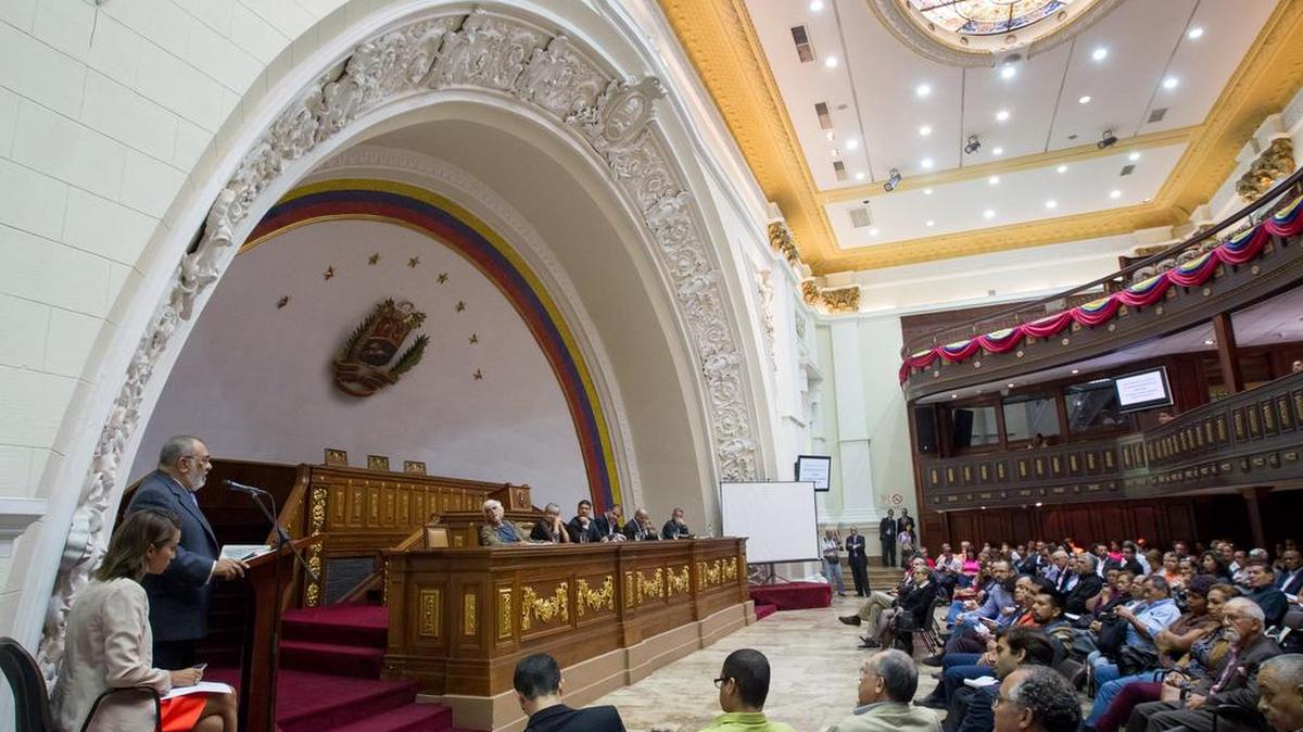 Vista general de la sesión de la Asamblea Nacional cuando el partido Voluntad Popular solicitó retomar el proceso para determinar la responsabilidad política del presidente Nicolás Maduro.