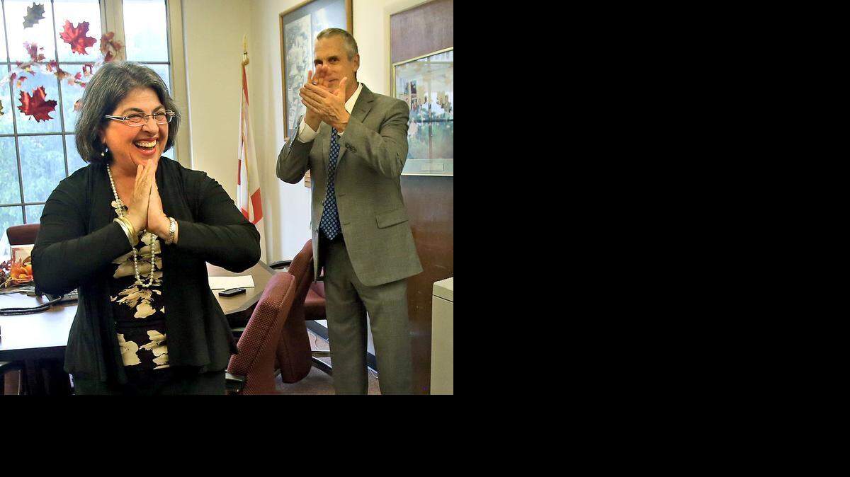 
La nueva comisionada de Miami-Dade, Daniella Levine Cava, justo después de su juramentación el pasado martes.


