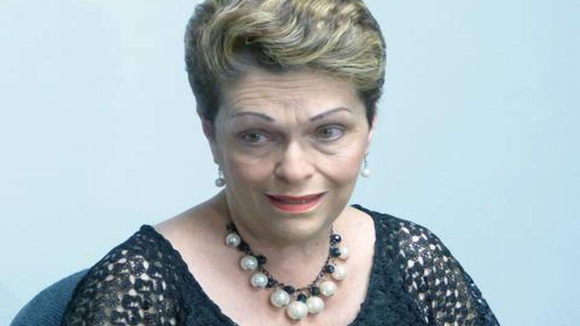 
La Comisionada del Condado de Miami-Dade, Rebeca Sosa habla a los medios sobre la demanda que se lo ha puesto a ella en sus oficina de West Miami el viernes, 7 de noviembre del 2014.
