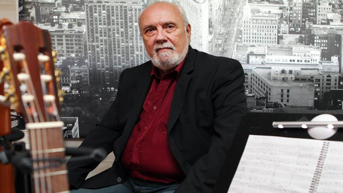 
El compositor, productor e investigador musical cubano Tony Pinelli decidió establecerse en Miami para continuar su carrera.
