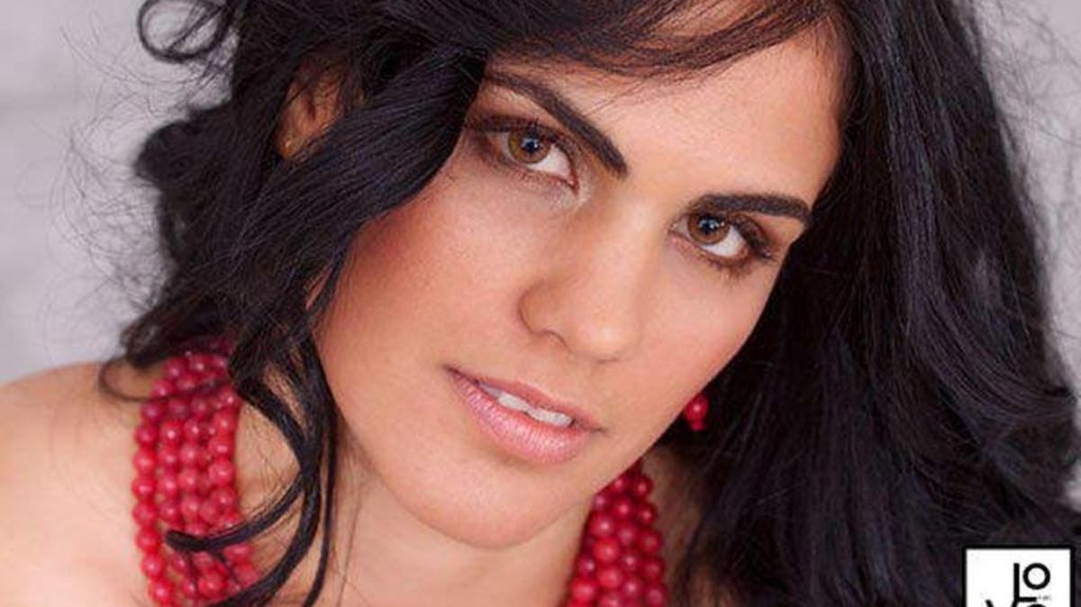 La periodista y escritora cubana Lisandra Álvarez presenta ‘Me lo contó la paloma’, dedicado a los niños como parte de la Feria Callejera.