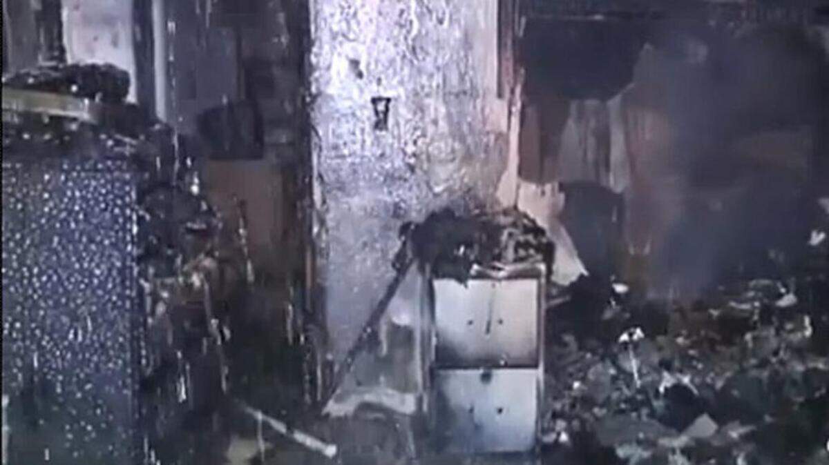 El incendio se desató en el interior de una casa ubicada en la Avenida 123 y la calle 119.