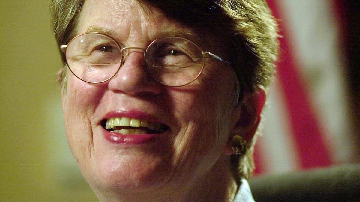 Janet Reno, ex fiscal general de Estados Unidos, durante una entrevista en 2001. Reno falleció el lunes en Miami a los 78 años.