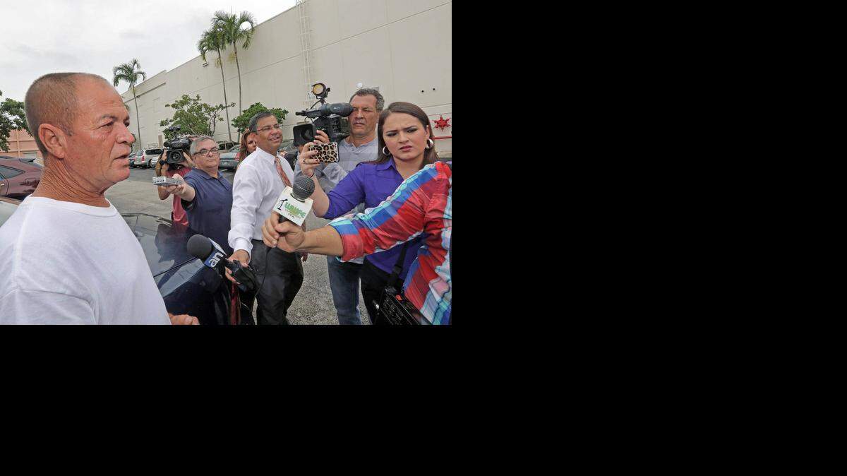 
“La gente desde las ventanas en los apartamentos altos nos gritaban ‘Felicidades’ y ‘Bienvenidos a tierra de libertad’
”, dijo René Morales acerca de su arribo a una playa en Key Biscayne junto a ocho balseros. 
