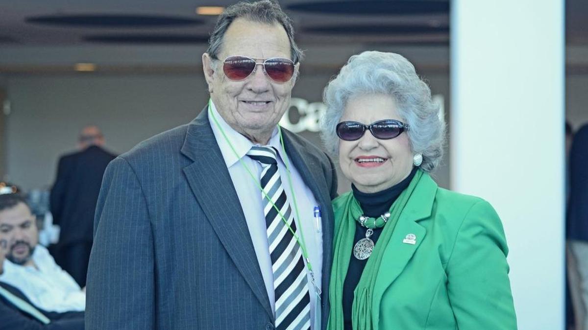 Martha Lima con su esposo Eugenio Llamera. La empresaria afronta cargos por una presunta estafa multimillonaria contra el Medicare.