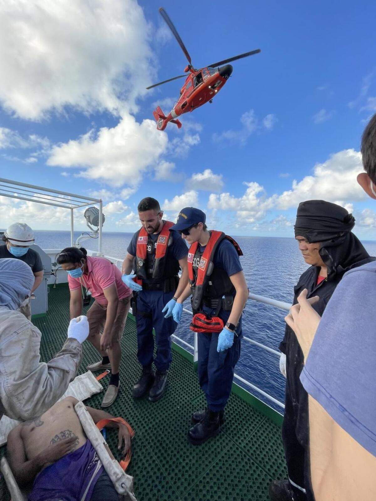 Un grupo de 19 cubanos naufragó a unas 33 millas al sureste del faro de Alligator Reef, cerca de Islamorada, en los Cayos de la Florida.