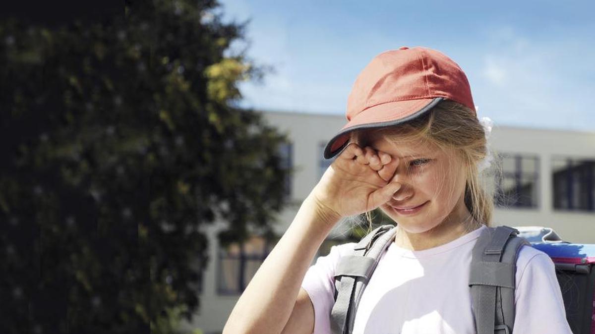Los expertos indican como causa de la pérdida de un niño: es muy pequeño y no sabe cómo volver a casa o al sitio donde estaba con sus padres, porque la curiosidad lo llevó al sitio equivocado, o por descuido del adulto.