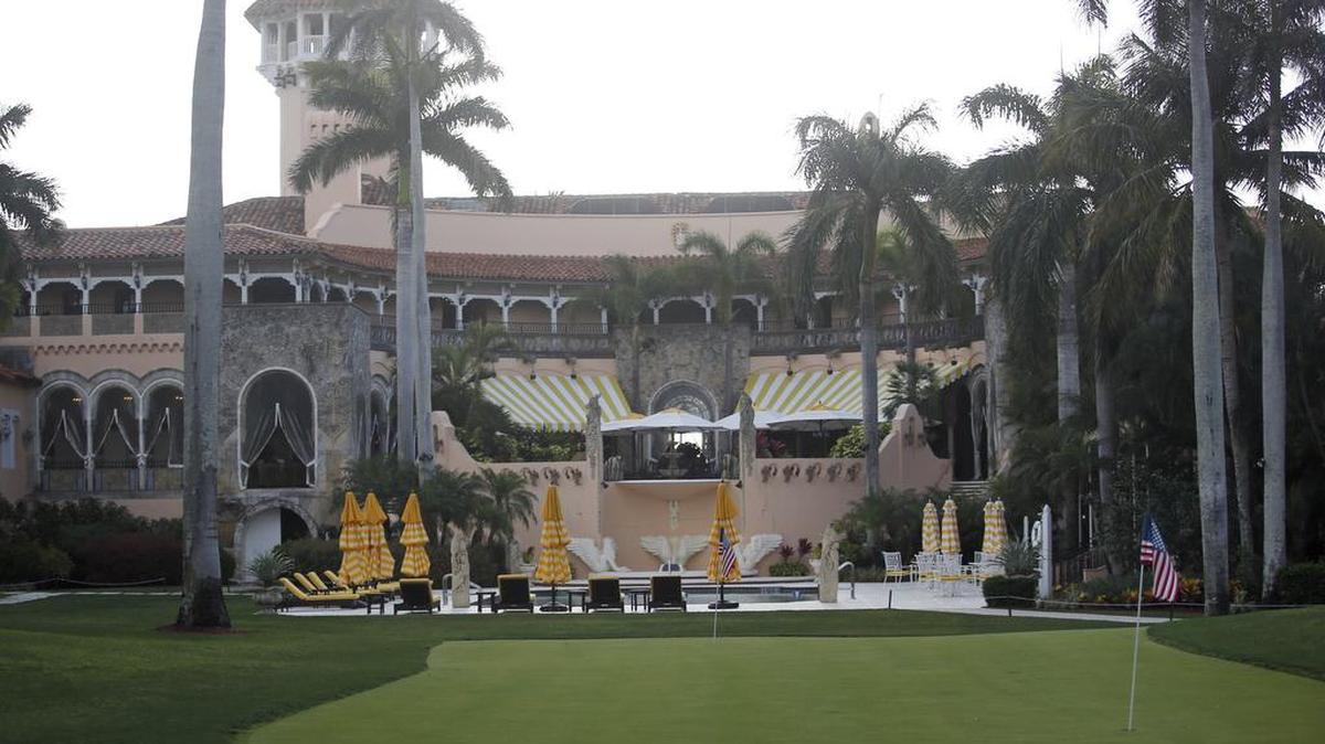 Esta es la mansión del presidente republicano Donald Trump en el resort Mar-a-Lago, en Palm Beach. La Policía del condado ha invertido millonarios recursos para garantizar la seguridad del mandatario cuando la visita.