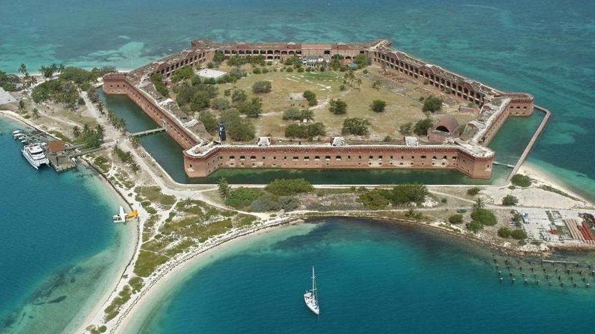 Vista del Fort Jefferson en el Parque Nacional Dry Tortugas.