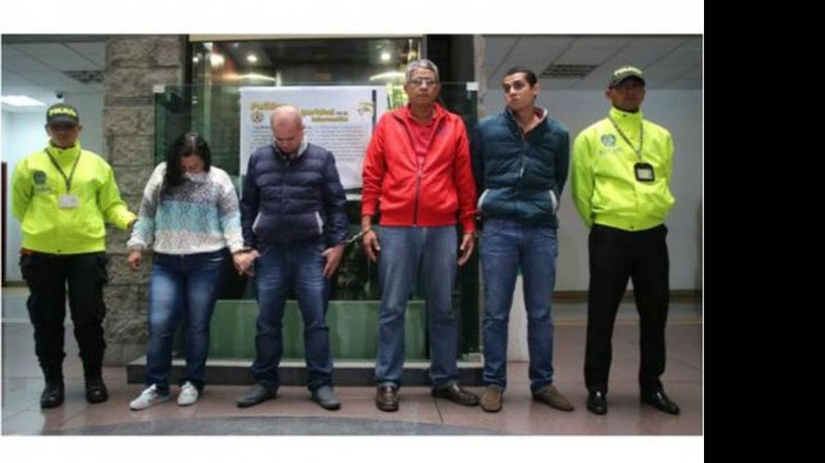 
En esta foto publicada por la Policía Nacional de Colombia en mayo aparecen cuatro de los 14 detenidos por agentes antinarcóticos en Colombia, con la asistencia de agentes federales estadounidenses, en un caso de contrabando de estupefacientes hacia a la Florida.
