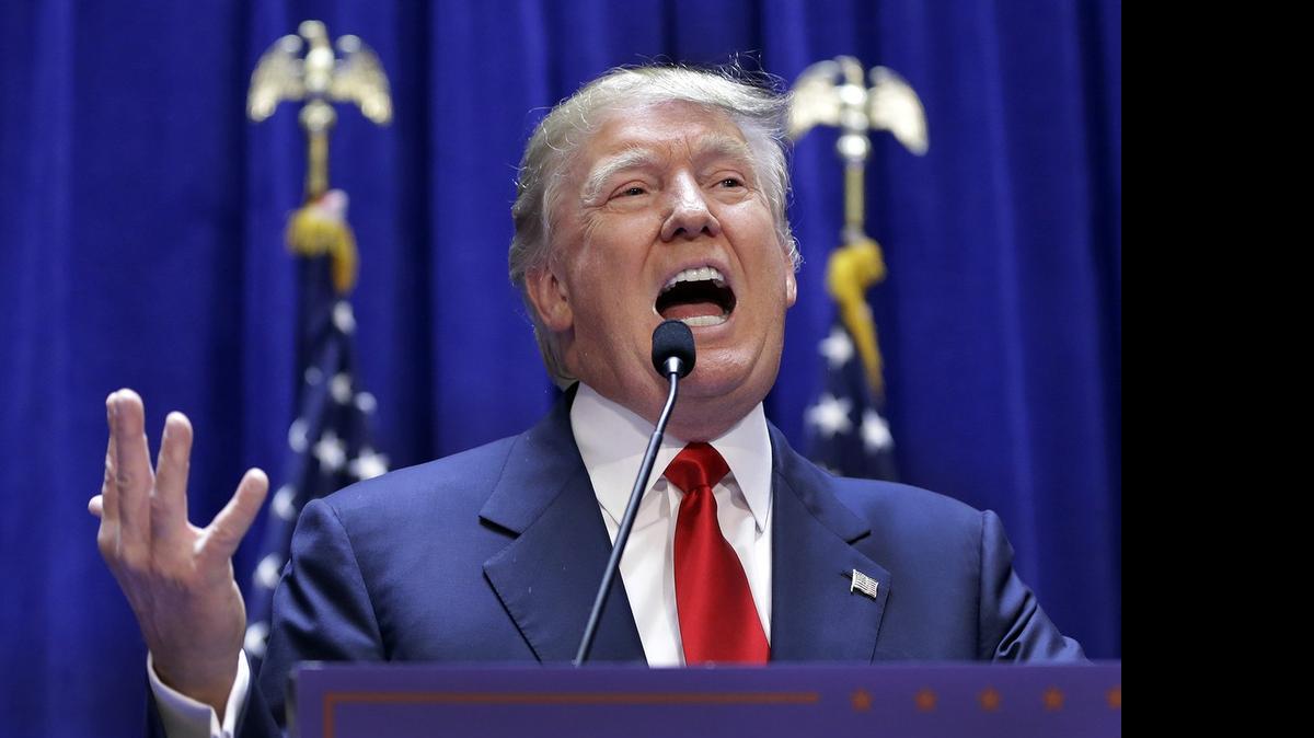 
Donald Trump no quiere a nadie de Univisión en su imperio.
