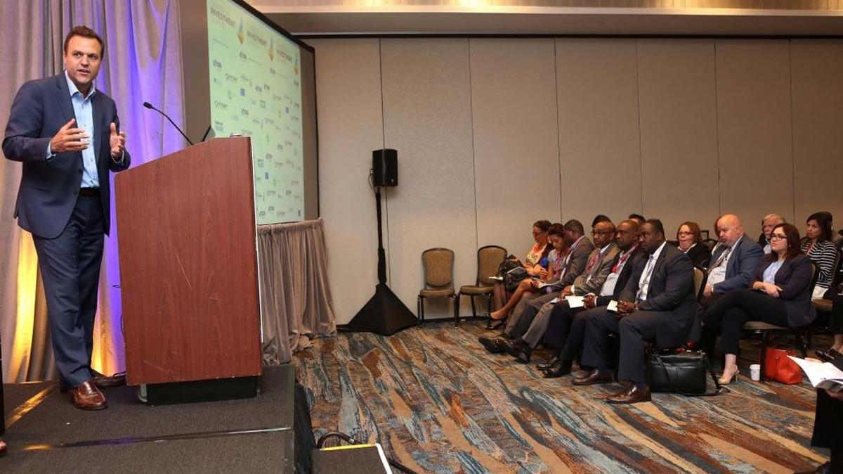 Fabrizio Opertti, jefe de la Unidad de Comercio e Inversión del Banco Interamericano de Desarrollo (BID), participa el viernes como expositor en la Cumbre Empresarial de Inversión del Caribe 2016, en Miami.