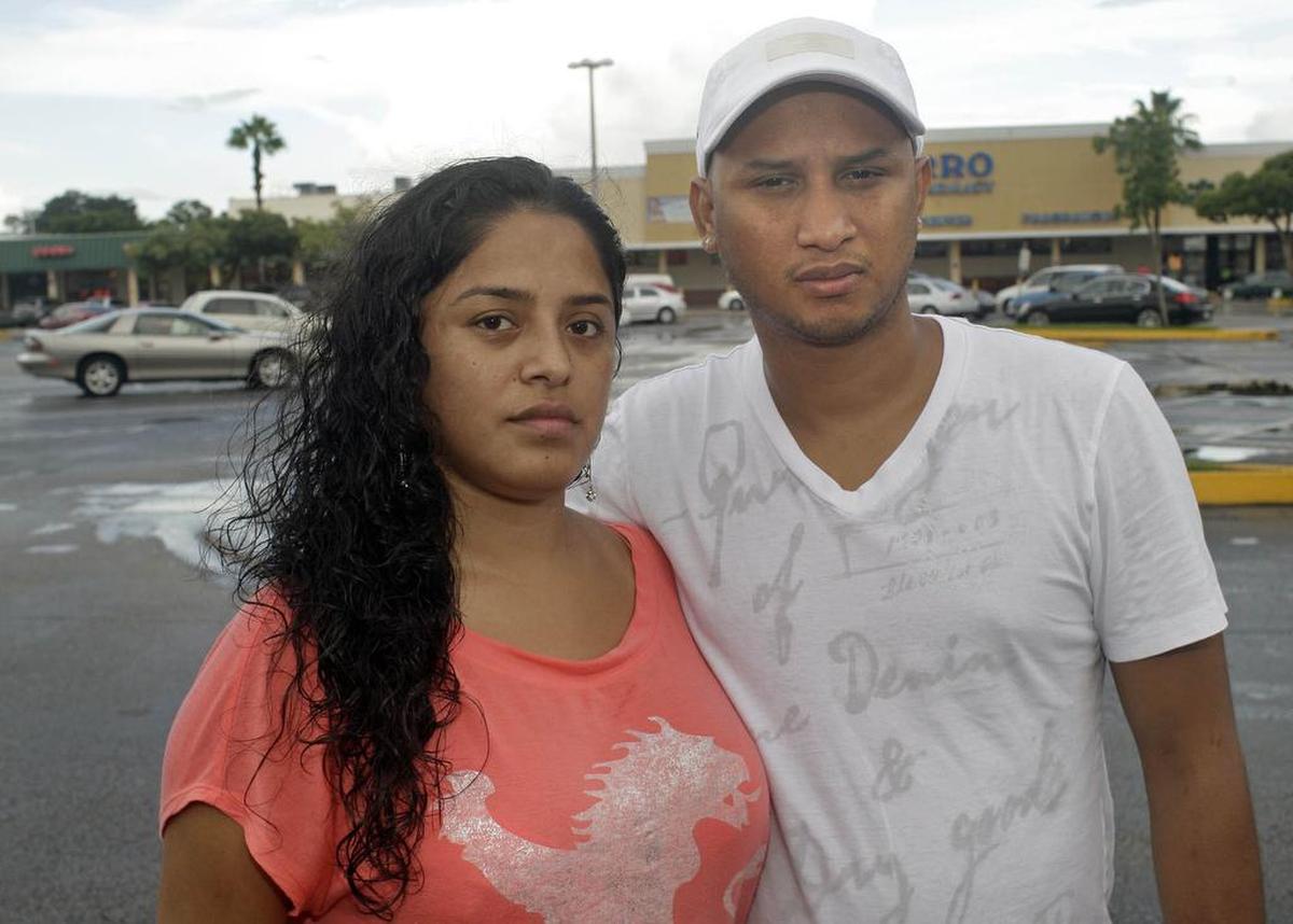 Brasilia Arias y su prometido Jefferson Tarapues alegan que fueron víctimas de la brutalidad de la Policía de Sweetwater, que dicen también les confiscó $2,000.