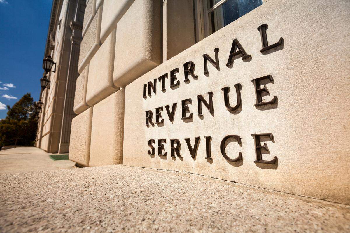Para cualquier proceso migratorio es importante cumplir con las obligaciones tributarias en Estados Unidos. El Servicio de Rentas Internas (IRS) otorga un Número TIN a quienes no son elegible para un número de Seguro Social (SSN).